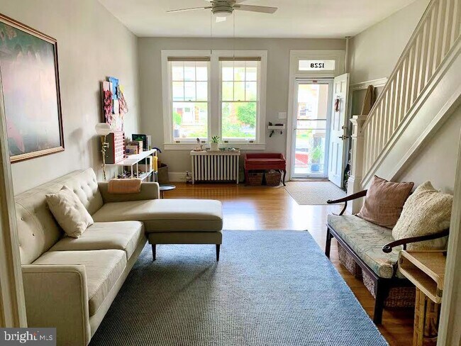 Foto del edificio - 1228 W 37th St