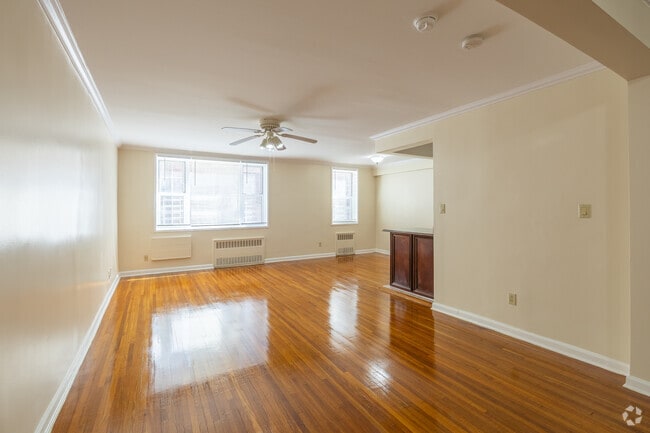 2BR, 2BA - 1141SF - Livingroom - Park Haven