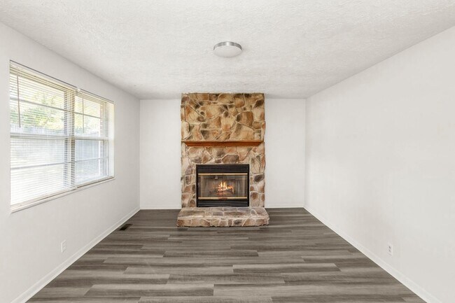 Building Photo - 304 Sunset Trail