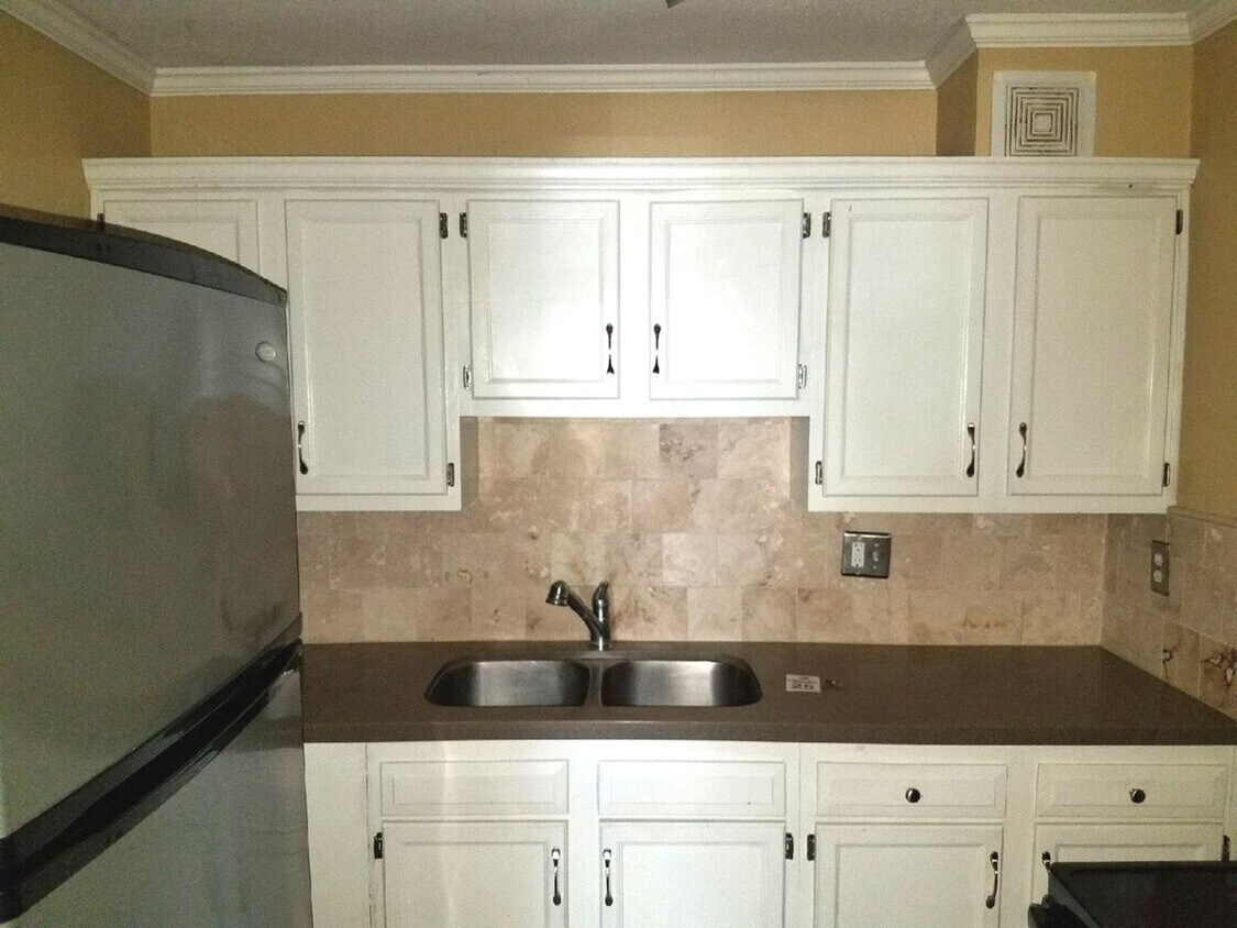 Foto del edificio - Furnished  Studio Condominium on Campus