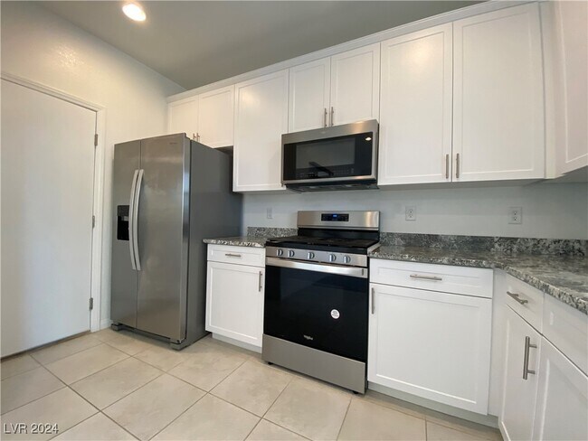 Building Photo - 412 Desert Cadence St