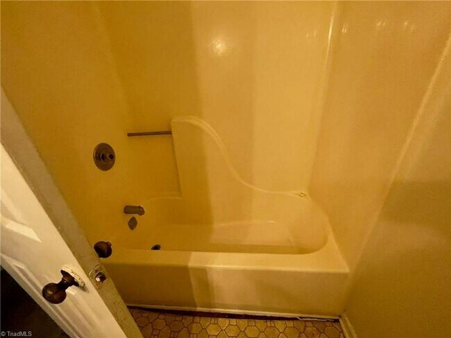 Foto del edificio - READY TO MOVE IN! 2 Beds 2 Baths! $200 OFF...