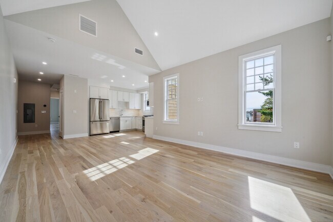 Building Photo - 8 Husted Ln