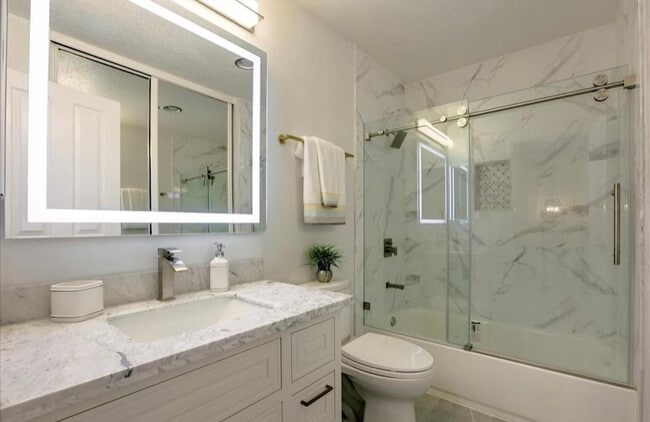 Foto del edificio - 4746 Eagle Lake Dr