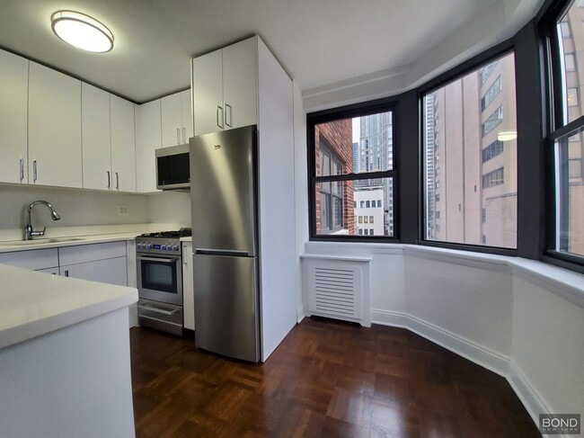 Building Photo - 157e E 57th St