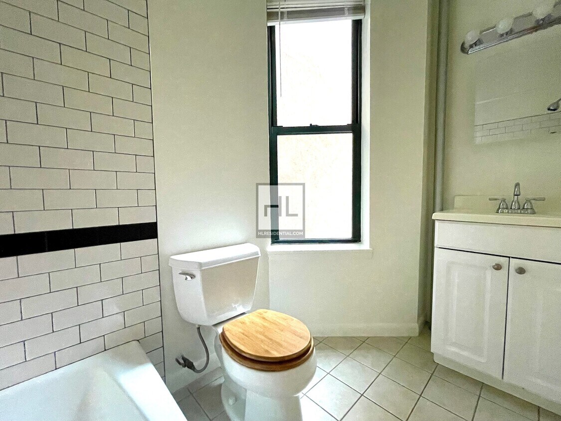 Building Photo - Freshly updated 1 Bed | East 7th Street, E...