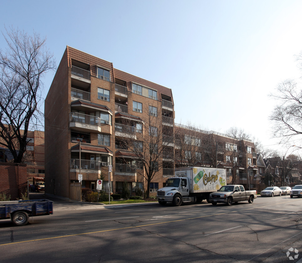 Building Photo - Parkside