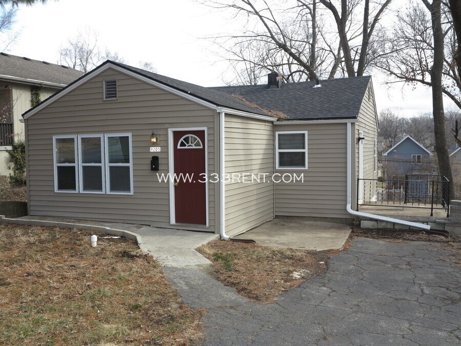 9205 Walnut St, Kansas City, MO 64114 House for Rent in Kansas City, MO