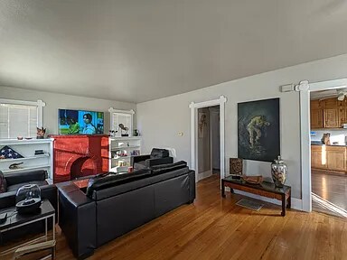 Foto del edificio - 2402 4th Ave