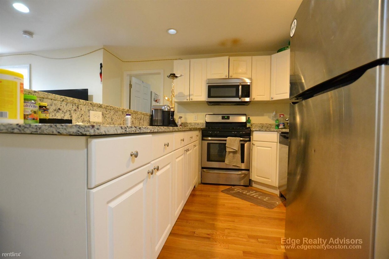 3 br, 1 bath - 15 Egmont St - 3 br, 1 bath  - 15 Egmont St