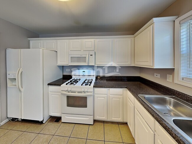 Building Photo - 5301 Meadowbrook St