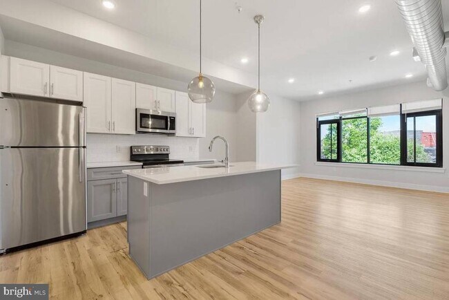 Foto del edificio - 2440-44 Kensington Ave