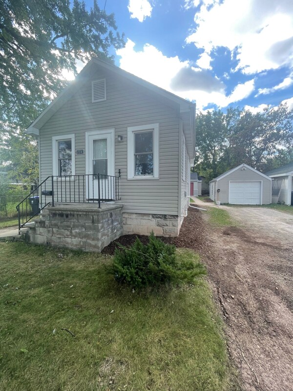 134 Gruenwald Ave, Neenah, WI 54956 House Rental in Neenah, WI