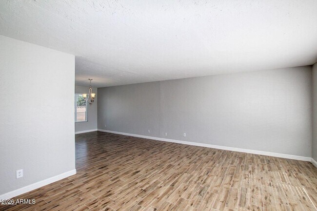 Building Photo - 8702 E Bonnie Rose Ave