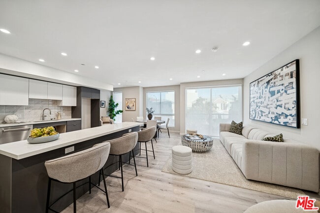 Building Photo - 1051 S Corning St