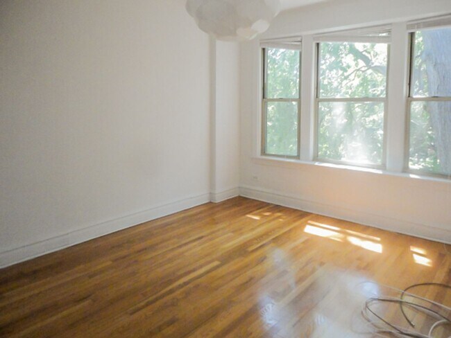Foto del edificio - 5102 N Winchester Ave