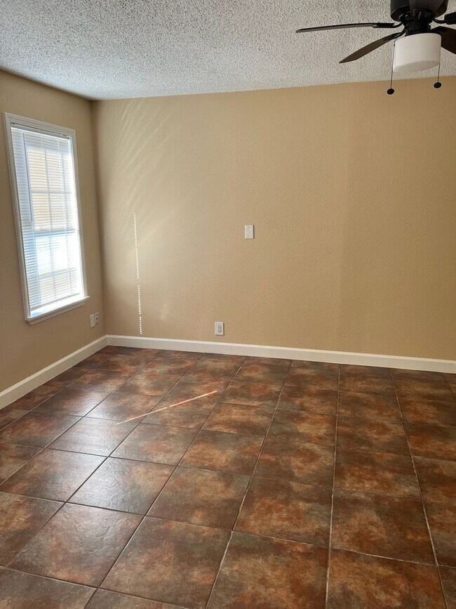 Foto del edificio - Introducing our 2 bedroom / 1 Bathroom Duplex For Rent in Beaumont, TX