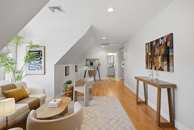 Foto del edificio - 11 Hicks Ave