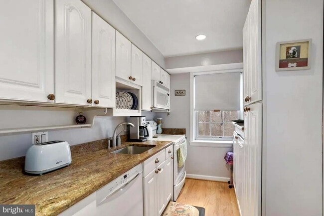 Building Photo - 2210 Washington Ave