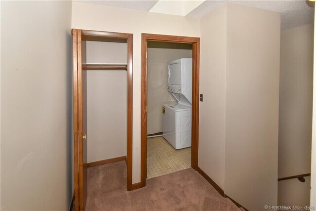 Foto del edificio - 605 Spring Meadow Rd