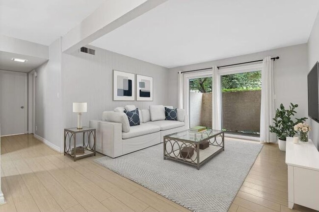 Building Photo - 10636 Woodley Ave