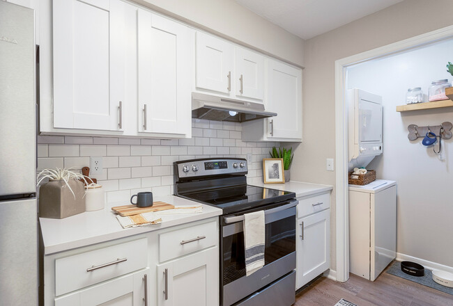 Newly Renovated Kitchen with Stainless Steel Appliances - The Landings of Brentwood Apartments