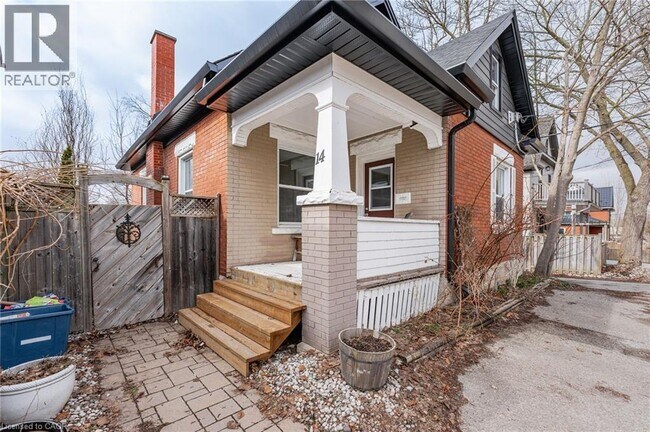 Building Photo - 14 Hermie Pl