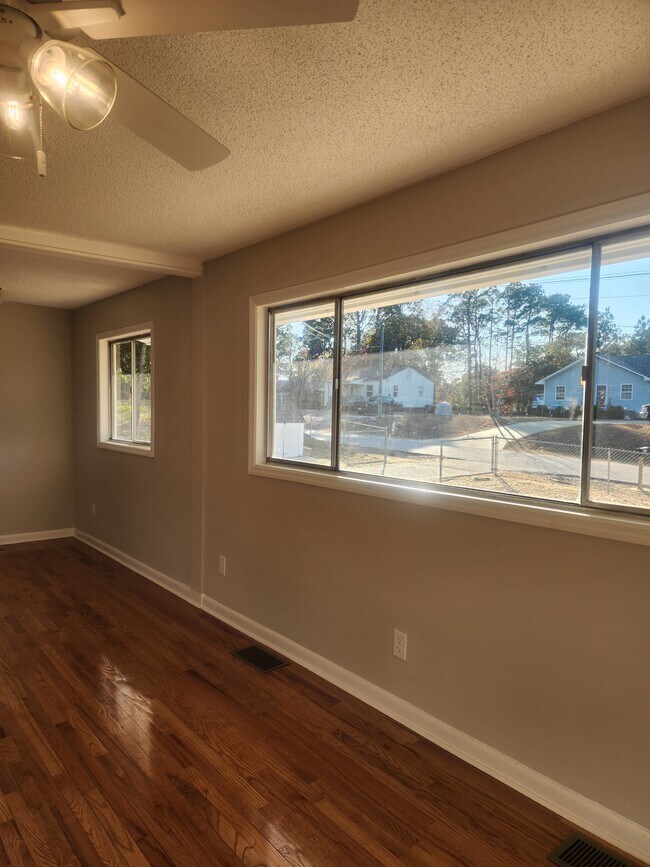 Sala de estar - 3231 Dorian Rd