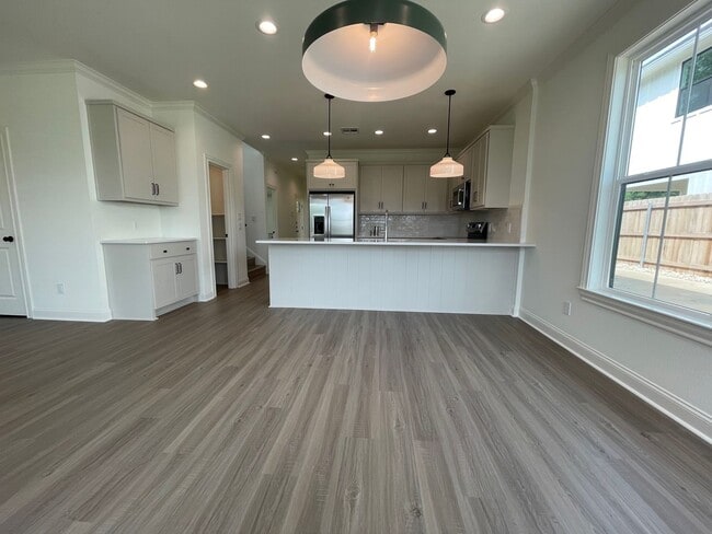 Building Photo - Luxurious NEW CONSTRUCTION 4/4.5 Home Near Baylor Campus!