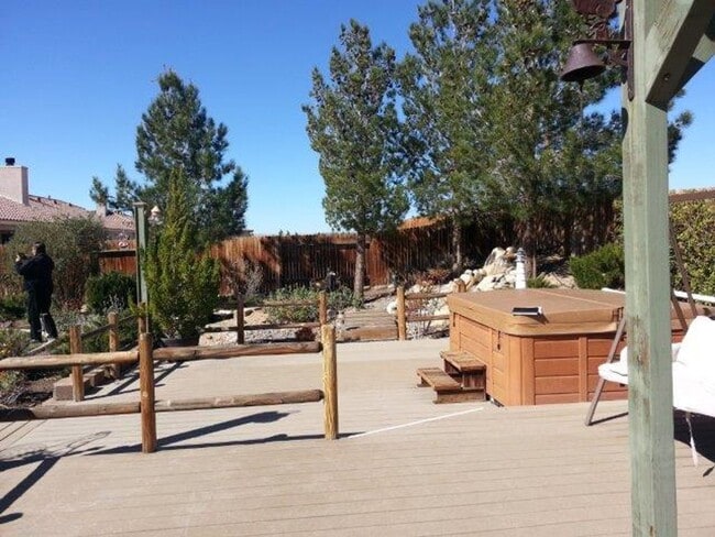 Building Photo - spacious 3 bedroom 2 bath home with beautiful yard, jacuzzi,  indoor laundry room