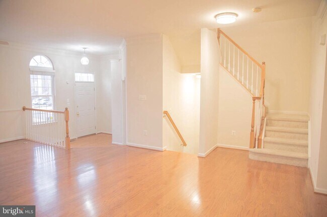 Building Photo - 22631 Upperville Heights Square