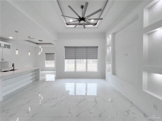 Foto del edificio - 31 E Kennedy Ave