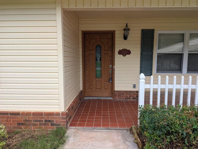 Foto del edificio - 3210 Clifford Rd NW