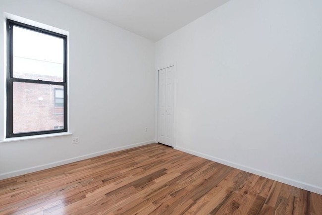 Foto del edificio - 552 Gates Ave