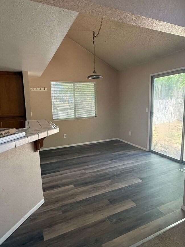 Building Photo - COMING SOON! 3 bed, 2.5 Bath Home in the Heart of Sparks