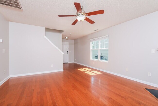 Foto del edificio - 63 Brookhaven Dr