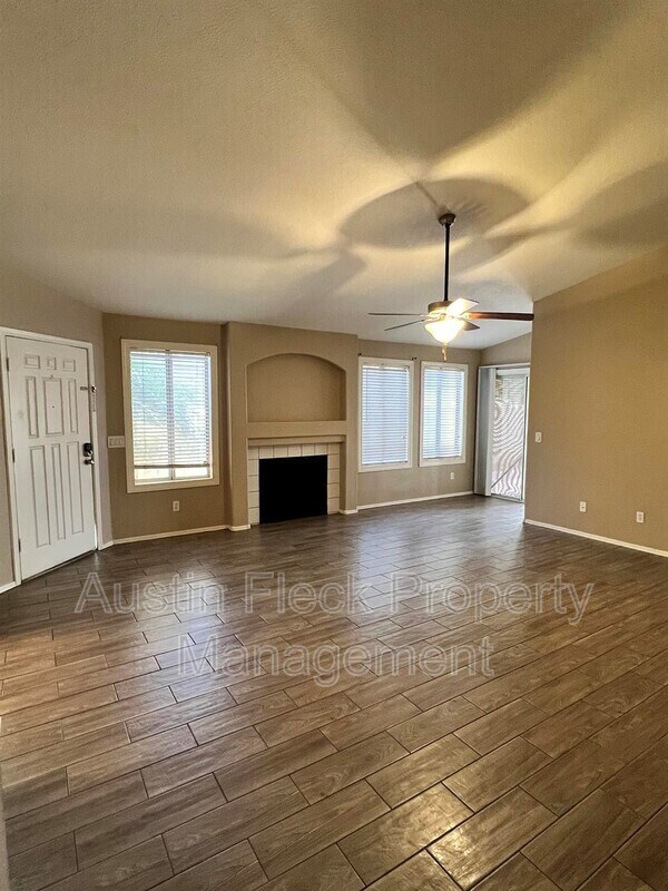 Building Photo - 489 S. Ash St.