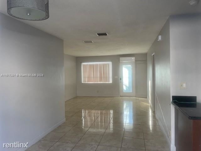 Foto del edificio - 4 br, 2 bath House - 4351 SW 18th St