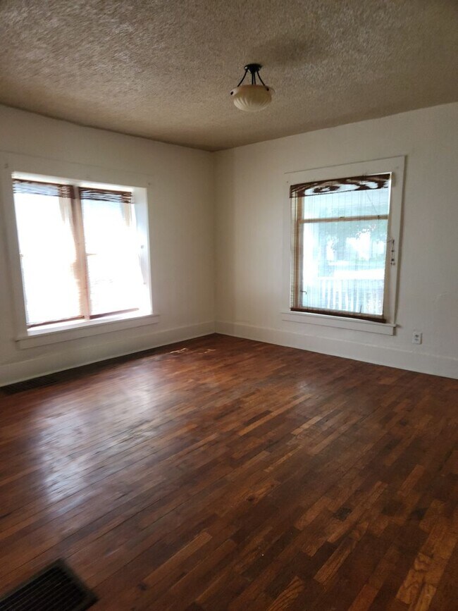 Building Photo - Ready Key-1107