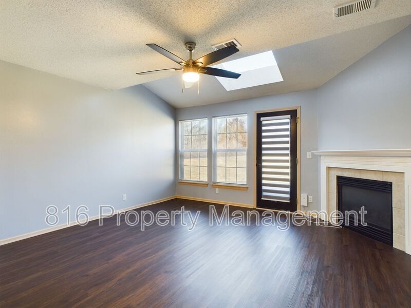 Foto principal - 8144 N Elmwood Ave