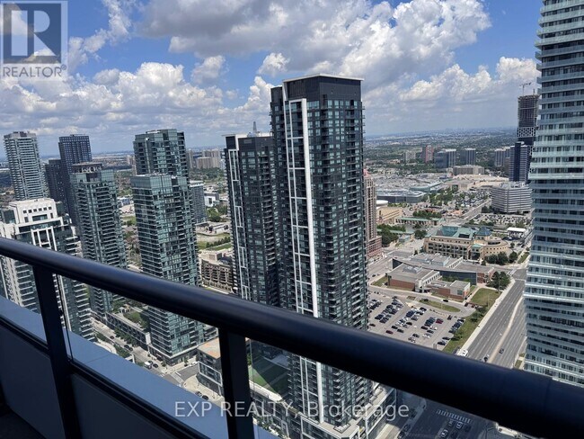 Photo du bâtiment - 448 Burnhamthorpe Rd W