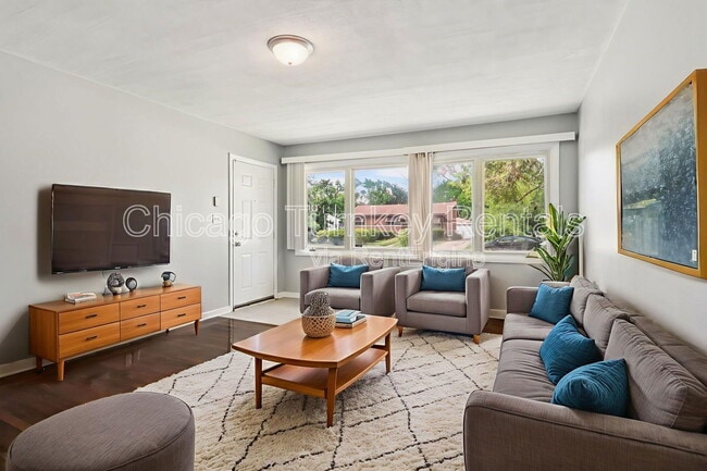 Building Photo - 16019 Circle Dr