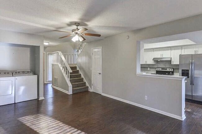 Foto del edificio - 140 Forest Fern Rd