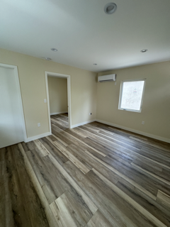 Building Photo - 1421 N Hollywood Way