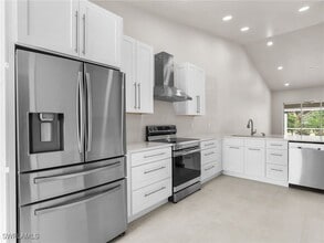 Building Photo - 1856 W Crown Pointe Blvd