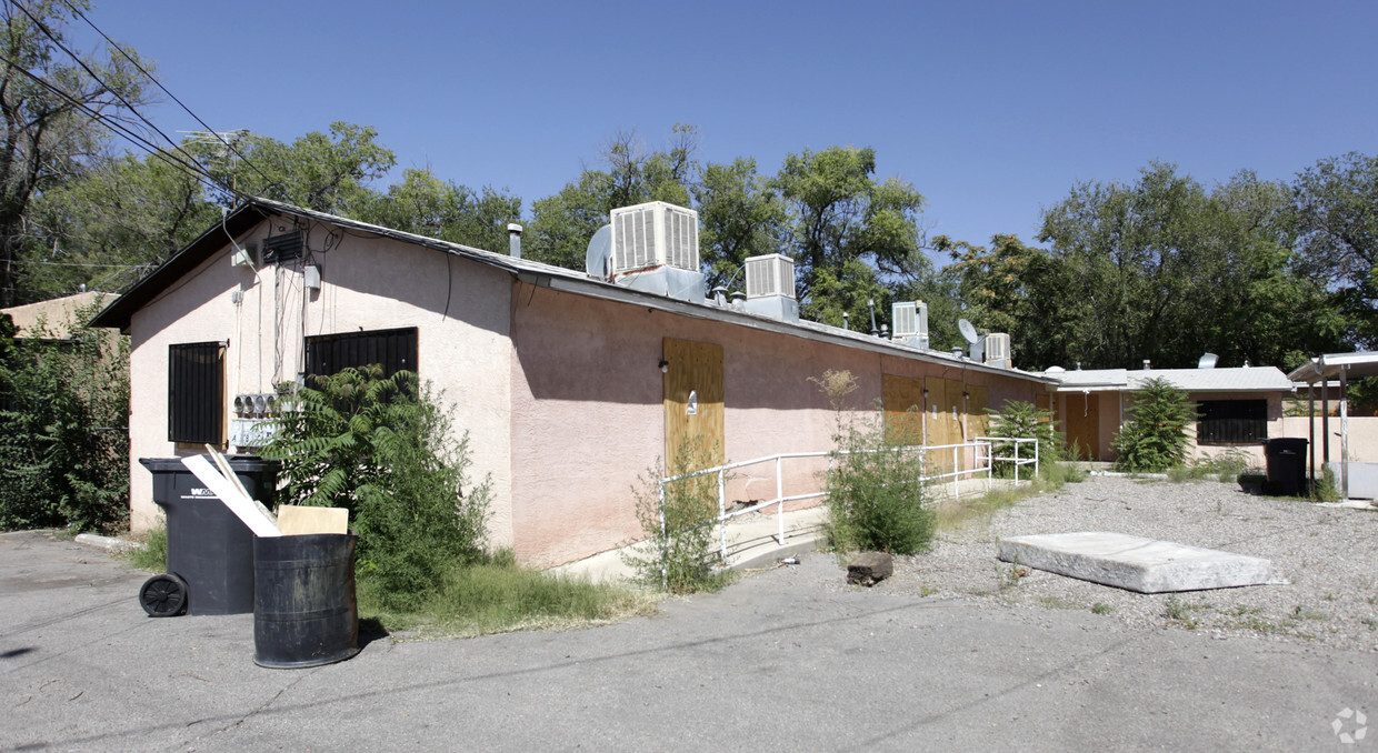 Primary Photo - Isleta Apartments