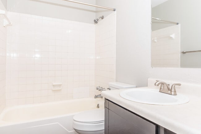 Building Photo - Woodhaven Oaks