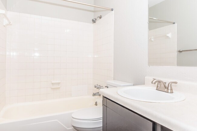 Building Photo - Woodhaven Oaks