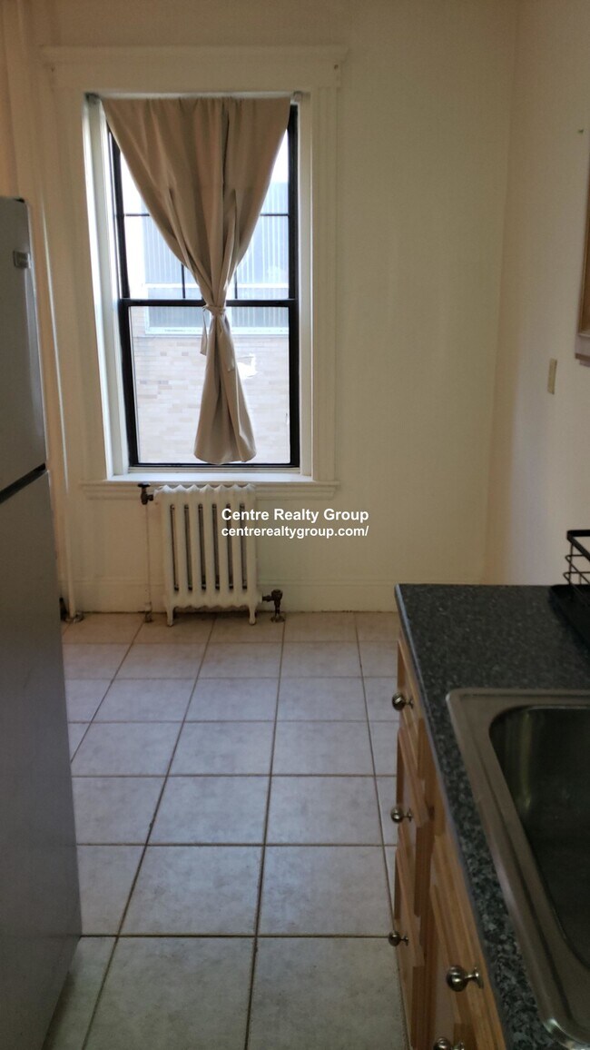 Building Photo - 370 Chestnut Hill Ave