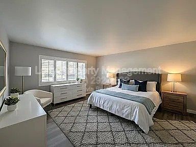 Foto del edificio - 345 N Melrose Dr